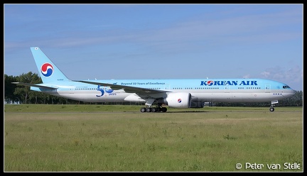 8073899 KoreanAir B777-300 HL8009 50-years-stickers AMS 16062019 Q1