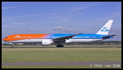 6102580 KLM B777-300 PH-BVA Orange-Pride-colours AMS 13062017