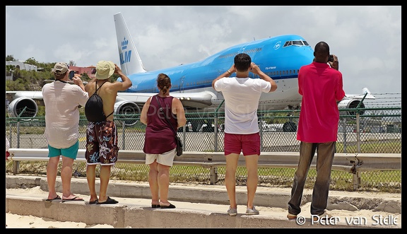 6101064    overview-KLM-B747-lining-up SXM 29042016