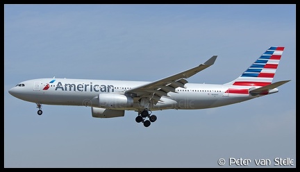 8042297 AmericanAirlines A330-200 N289AY  BCN 27052016
