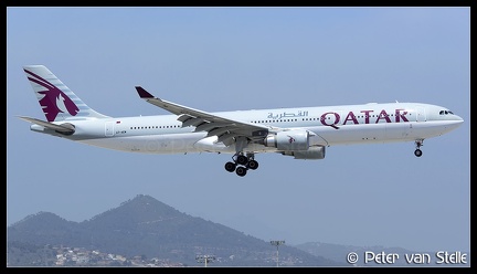 8042376 Qatar A330-300 A7-AEM  BCN 27052016