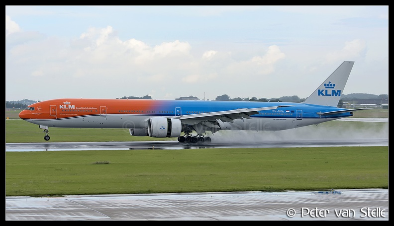 8043140_KLM_B777-300_PH-BVA_Orange-Pride-colours_AMS_15062016.jpg