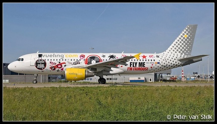 3011583 Vueling A320 EC-KDG DavidGuetta-colours AMS 02062011