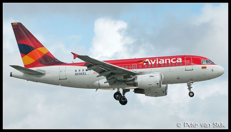 3016326_Avianca_A318_N596EL_MIA_15112011.jpg