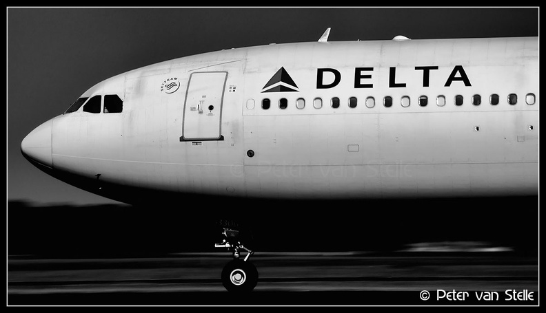 8016645_Delta_A330-300_N806NW_nose_AMS_01062014.jpg