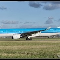 8025320 KLM A330-300 PH-AKE  AMS 04012015