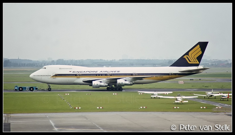 19790902_SingaporeAirlines_B747-212B_9V-SQD_CWHC-april-1979_AMS_03081979.jpg