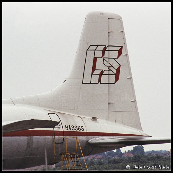 19790512_AirCharterSACargosur_CL44-J_N4998S_basic Cargosur colours-tail_MST_20051979.jpg