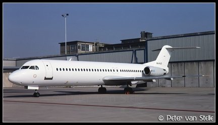 19900113  Fokker100 PH-KLD all-white AMS 16031990