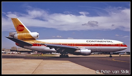 19921943 Continental DC10-30 N12064  LGW 25071992