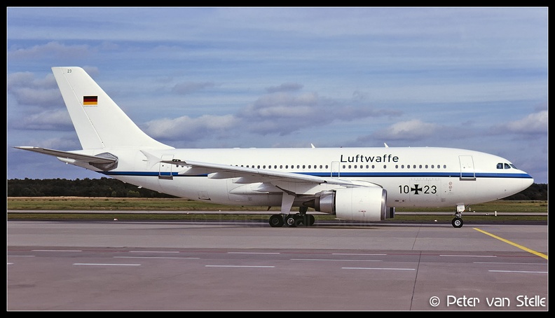20012122_Luftwaffe_A310-304_10+23__CGN_06102001.jpg