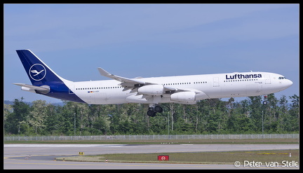 20220515 114348 6119919 Lufthansa A340-300 D-AIGY new-colours FRA Q2