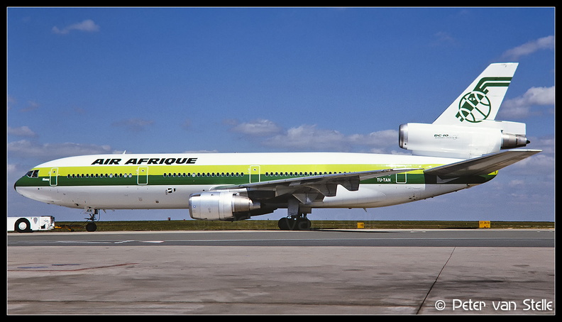 19901642_AirAfrique_DC10-30_TU-TAN__CDG_25051990.jpg