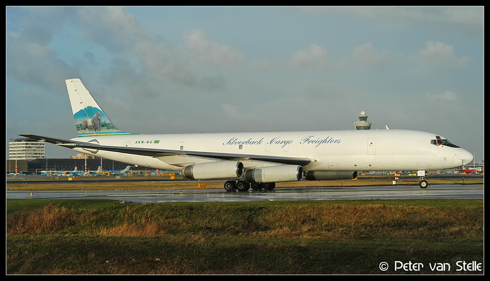 1007349 SilverbackCargoFreighters DC8-62F 9XR-SC  AMS 28122004