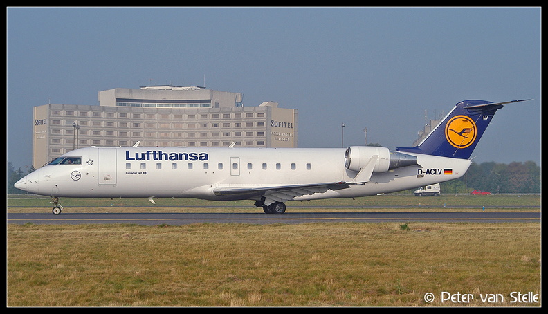 1002066_Lufthansa_CRJ200_D-ACLV_CDG_09082003.jpg