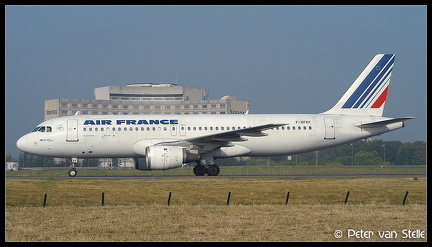 1002076 AirFrance A320 F-GFKF CDG 09082003