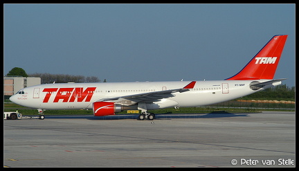 1005225 TAM A330-200 PT-MVF  CDG 24042004