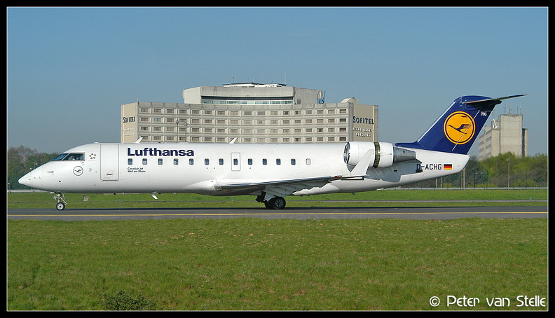 1005126_Lufthansa_CRJ200_D-ACHG__CDG_24042004.jpg