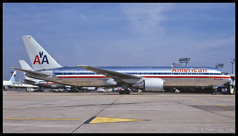 19901816_AmericanAirlines_B767-323ER_N354AA__ORY_26051990.jpg
