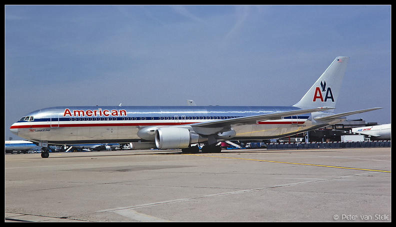 19901841_AmericanAirlines_B767-323ER_N357AA__ORY_26051990.jpg
