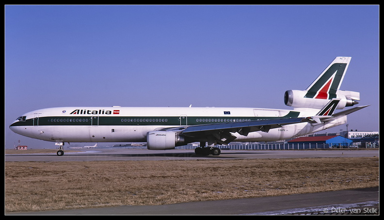 20010321 Alitalia MD11 I-DUPU  PEK 29012001
