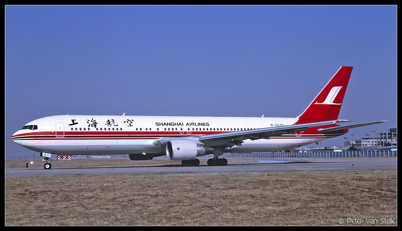 20010425 ShanghaiAirlines B767-300 B-2570  PEK 29012001