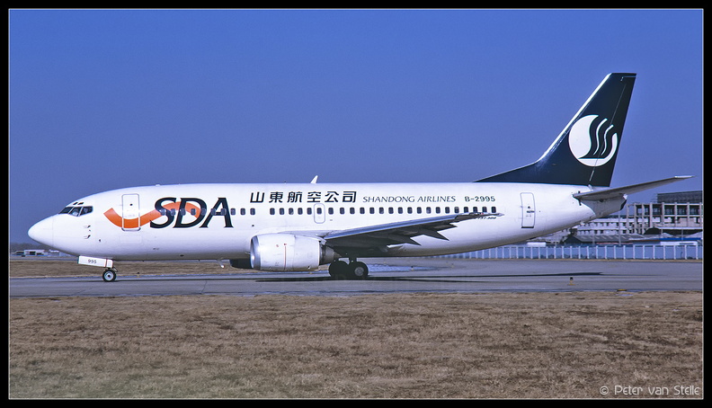 20010518 ShandongAirlines B737-300 B-2995  PEK 29012001