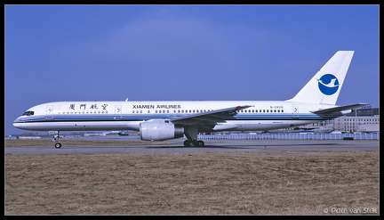20011018 XiamenAirlines B757-200 B-2828  PEK 31012001