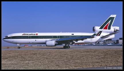 20011202 Alitalia MD11 I-DUPA  PEK 01022001