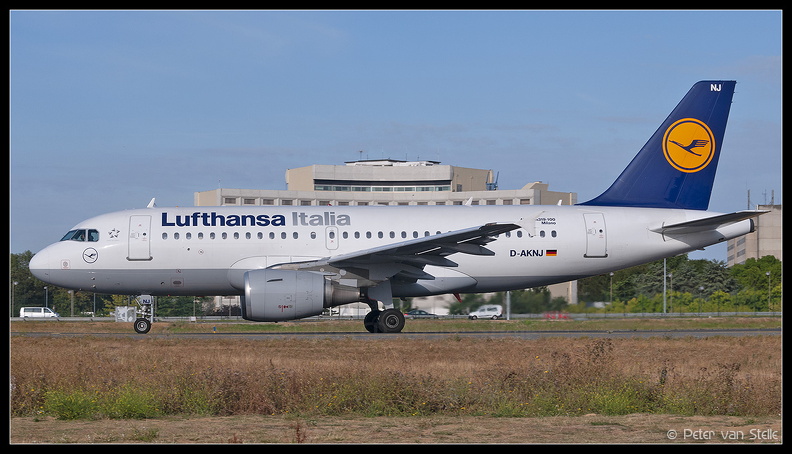 3006660_LufthansaItalia_A319_D-AKNJ__CDG_22082009.jpg