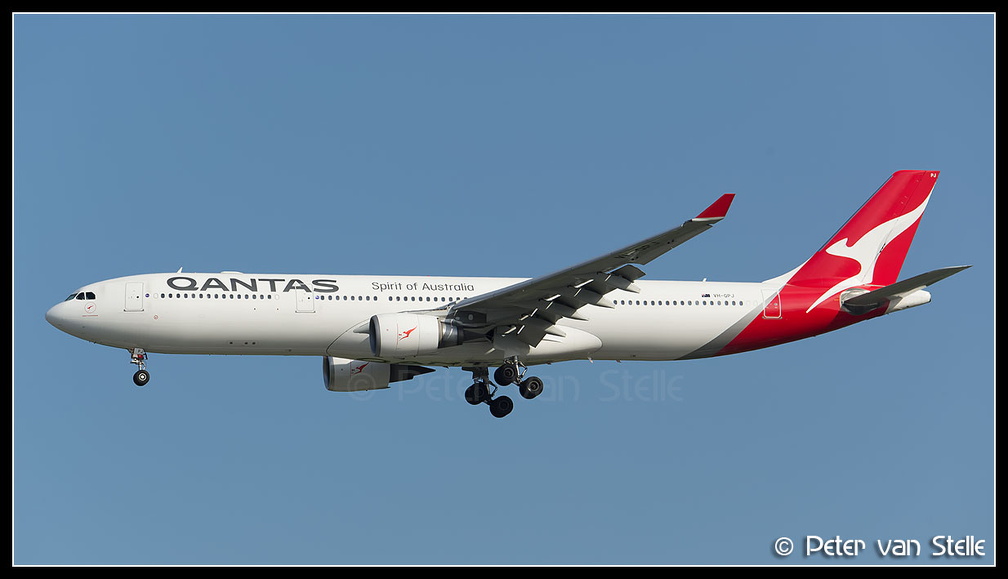 20200125 172559 6108660 Qantas A330-300 VH-QPJ  SIN Q2F