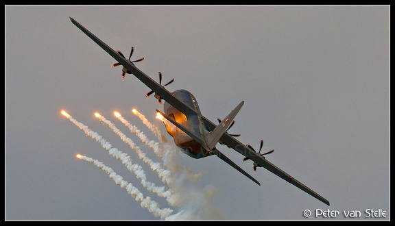 8003006 RoyalDanishAF C130J B-538 Flares VKL 15062013-2