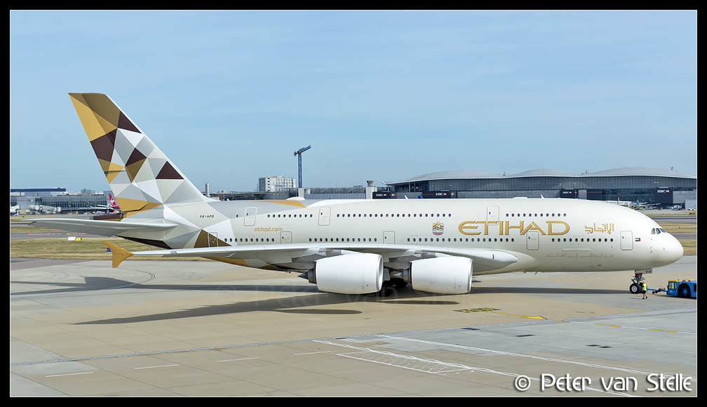 6103302 Etihad A380-800 A6-APD  LHR 24062018 Q1
