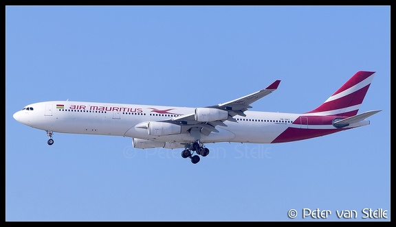 8052061 AirMauritius A340-300 3B-NAY new-colours CDG 17062017