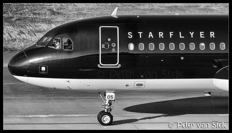 8047196 Starflyer A320 JA05MC nose NGO 16112016