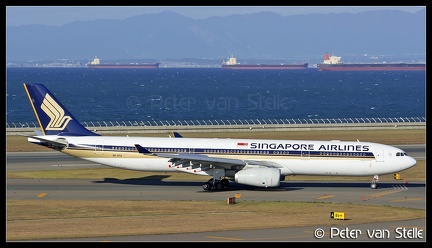 8047251 SingaporeAirlines A330-300 9V-STA  NGO 16112016
