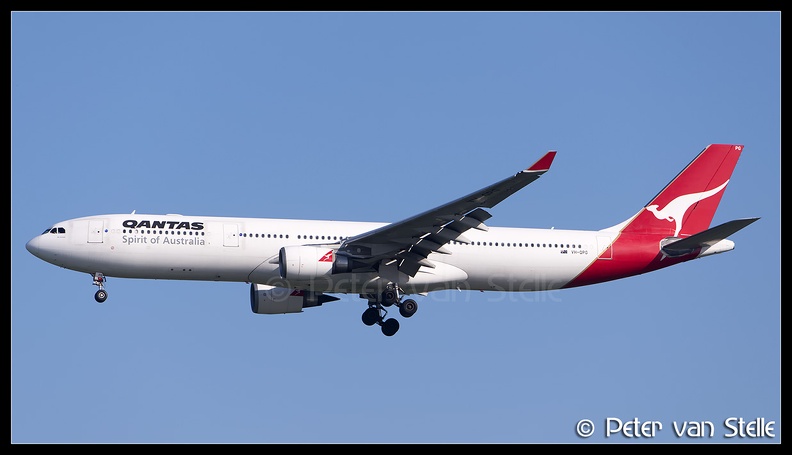 8035879_Qantas_A330-300_VH-QPG__BKK_22112015.jpg