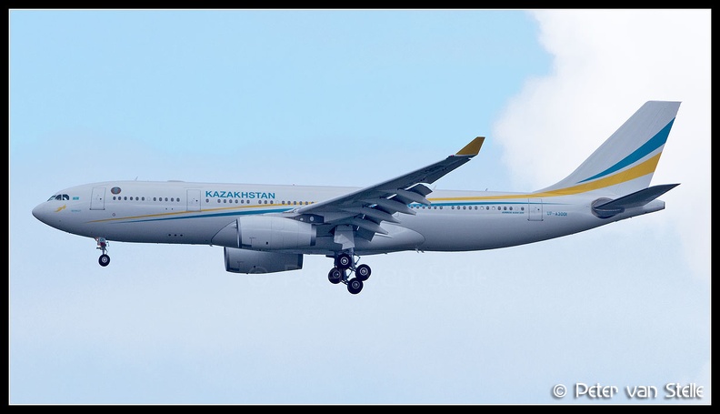 8012322_Kazakhstan_A330-200_UP-A3001__AMS_23032014.jpg