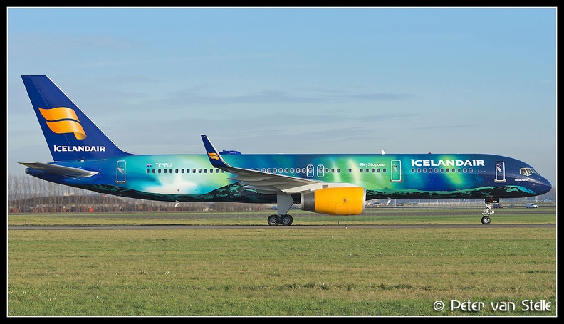 8025175_Icelandair_B757-200W_TF-FIU_NorthernLights-colours_AMS_14122014.jpg