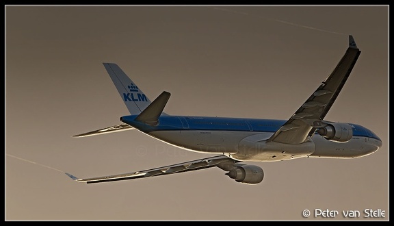 8025245 KLM A330-300 PH-AKD  AMS 31122014