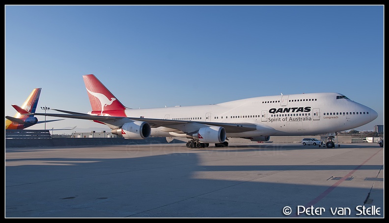 3001941_Qantas_B747-400_VH-OEF__LAX_01022009.jpg