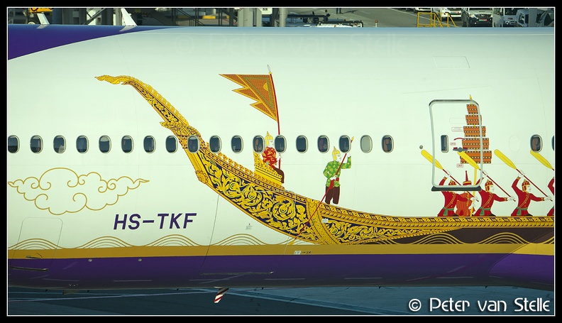 20200124_182116_6107662_Thai_B777-300_HS-TKF_Royal-Barge-colours-fuselage_SIN_Q2.jpg