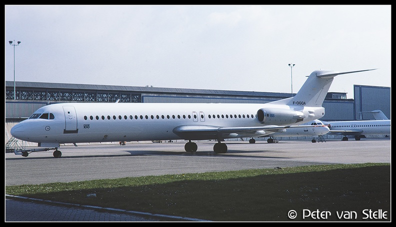 19900315__Fokker100_F-OGQA_all-white_AMS_30031990.jpg