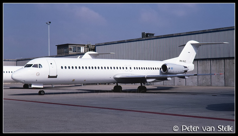 19900316__Fokker100_PH-KLC_all-white_AMS_30031990.jpg