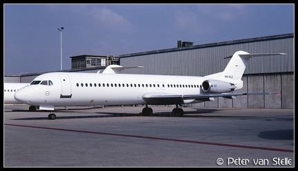 19900316  Fokker100 PH-KLC all-white AMS 30031990