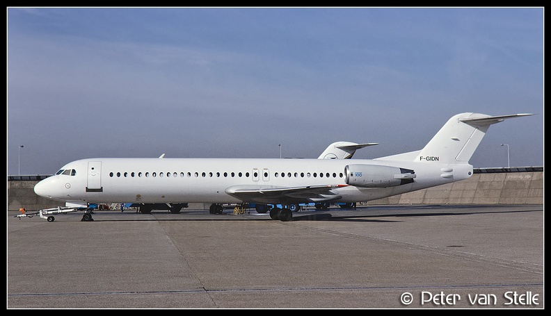 19900107__Fokker100_F-GIDN_all-white_AMS_22021990.jpg