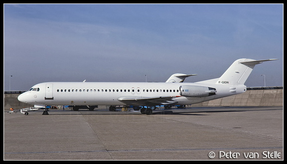 19900107  Fokker100 F-GIDN all-white AMS 22021990