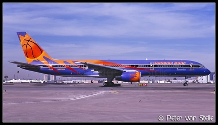 20001003 AmericaWestAirlines B757-200 N907AW PhoenixSuns-colours PHX 09022000