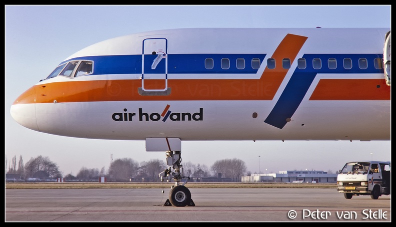 19912616_AirHolland_B757-27B_G-OAHI_nose_MST_14121991.jpg
