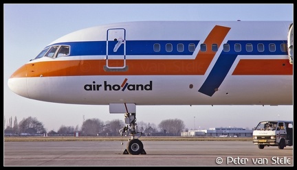 19912616 AirHolland B757-27B G-OAHI nose MST 14121991